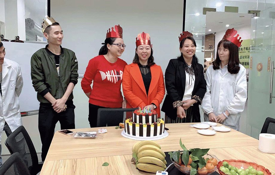舉辦(bàn)生日會