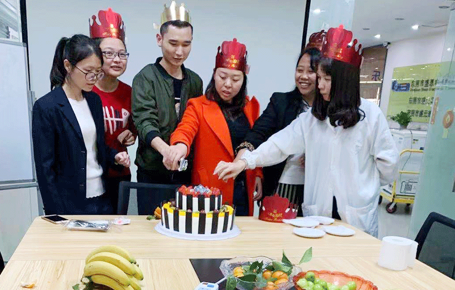 舉辦(bàn)生日(rì)會(huì)