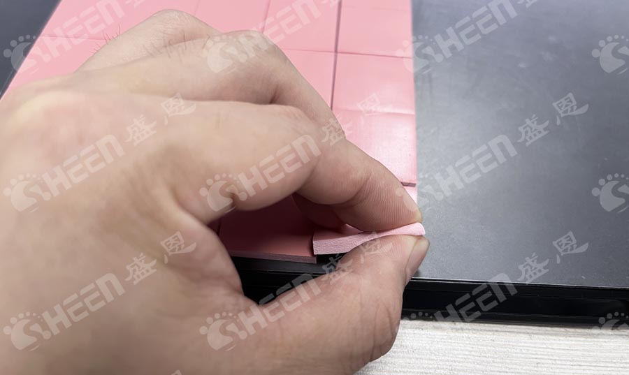 高回彈導熱矽膠片的技術挑(tiāo)戰與發展(zhǎn)難點(diǎn)